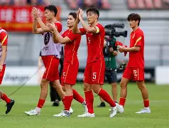 爱游戏官方网站-足球预选赛上演强强对话，滇池猎隼队鏖战齐鲁银狐队，多点开花奏效；赛季拐点或已出现的简单介绍